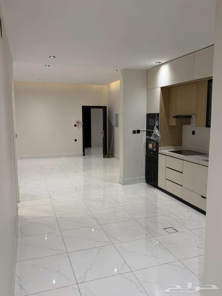 شقة 3 غرف في الحمرا 4