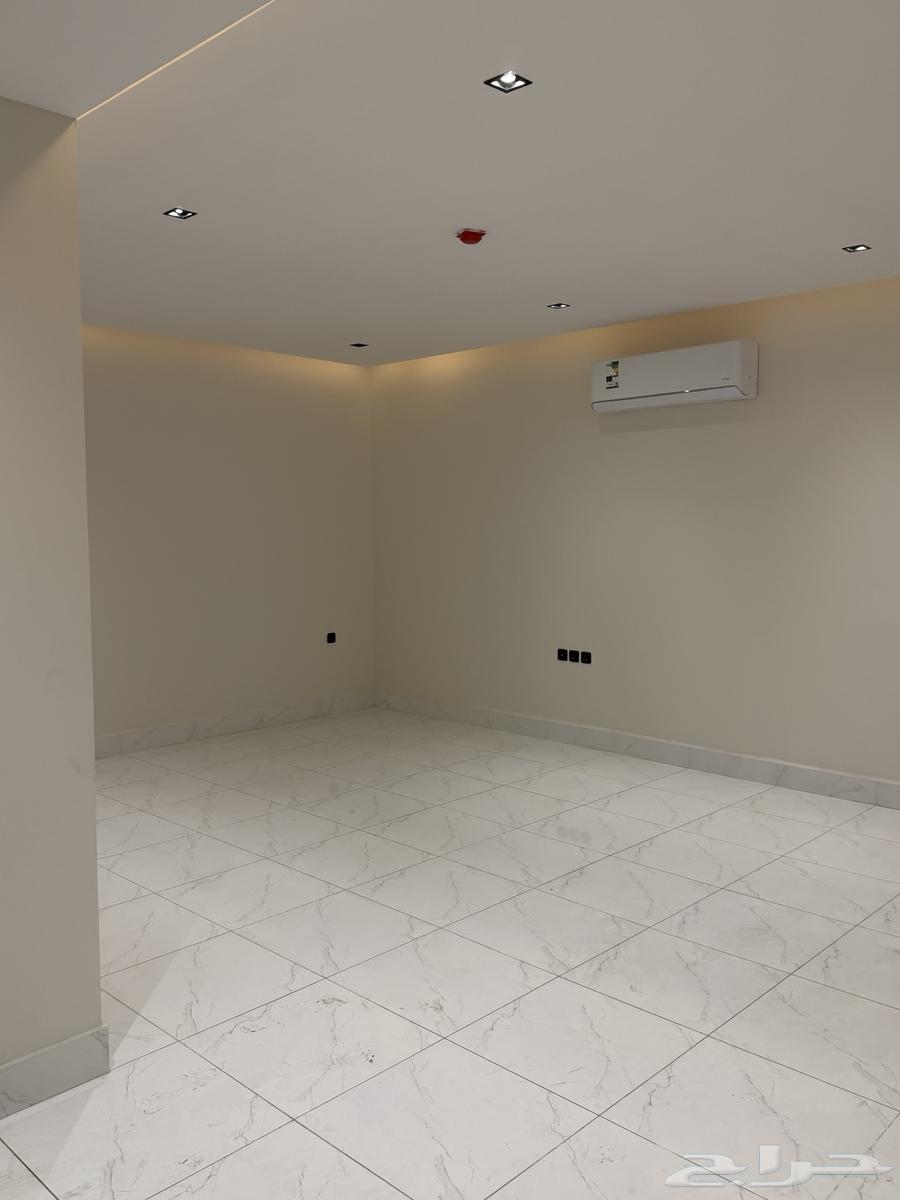 شقة 3 غرف في الحمرا 5