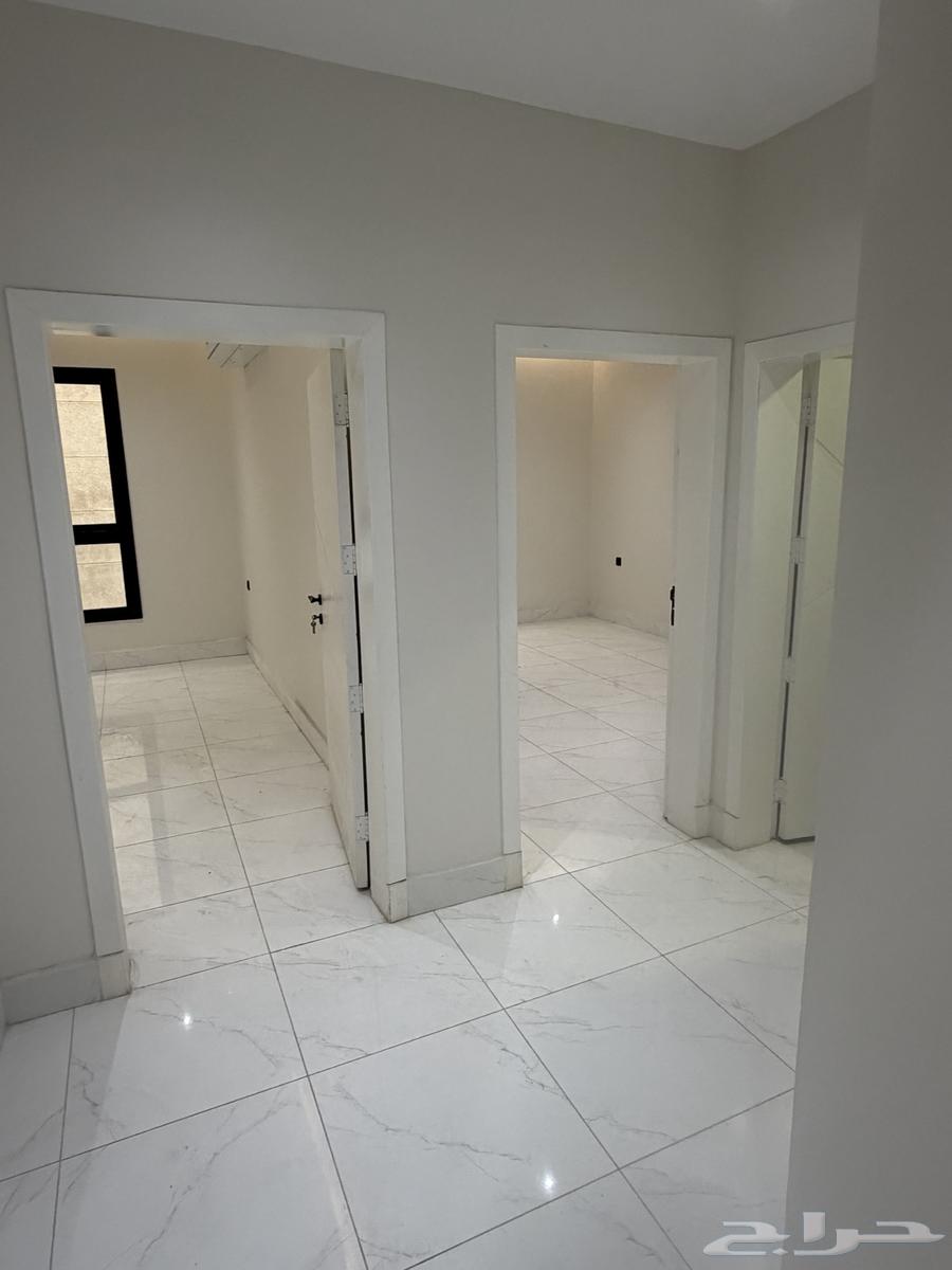 شقة 3 غرف في الحمرا 8