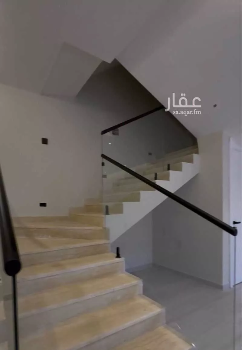 فيلا 7 غرف في الحزم 9