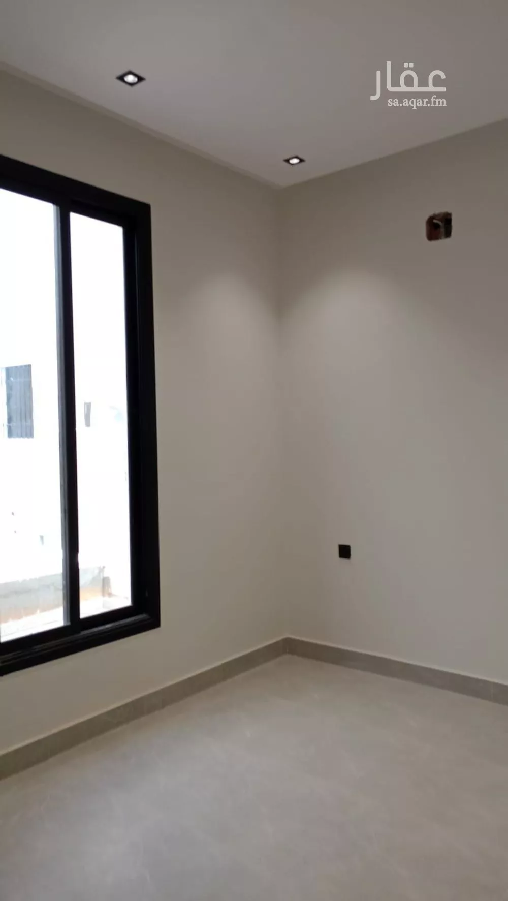 فيلا 9 غرف في الشرق 12