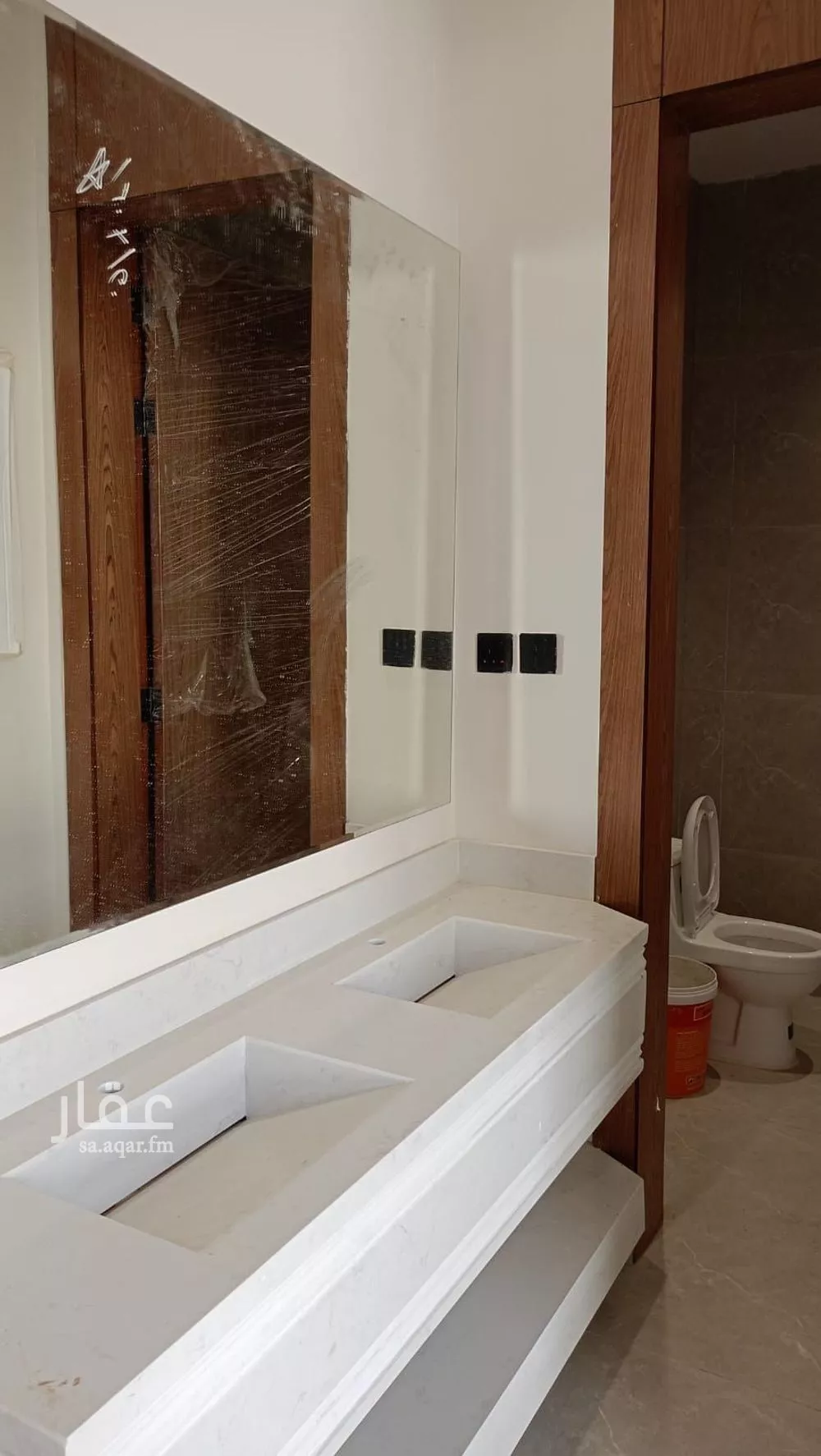 فيلا 9 غرف في الشرق 22