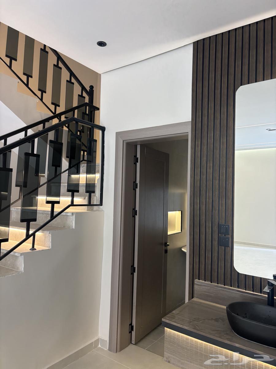 فيلا 6 غرف في ضاحية الملك فهد 9