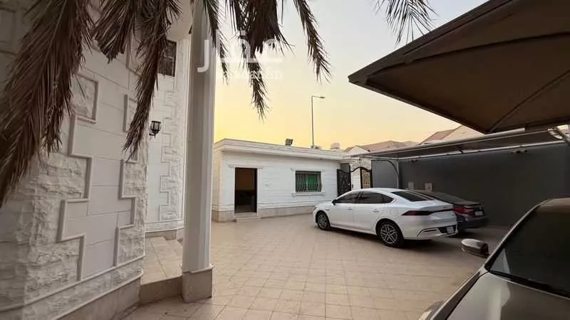 فيلا 5 غرف في الملك فيصل 3