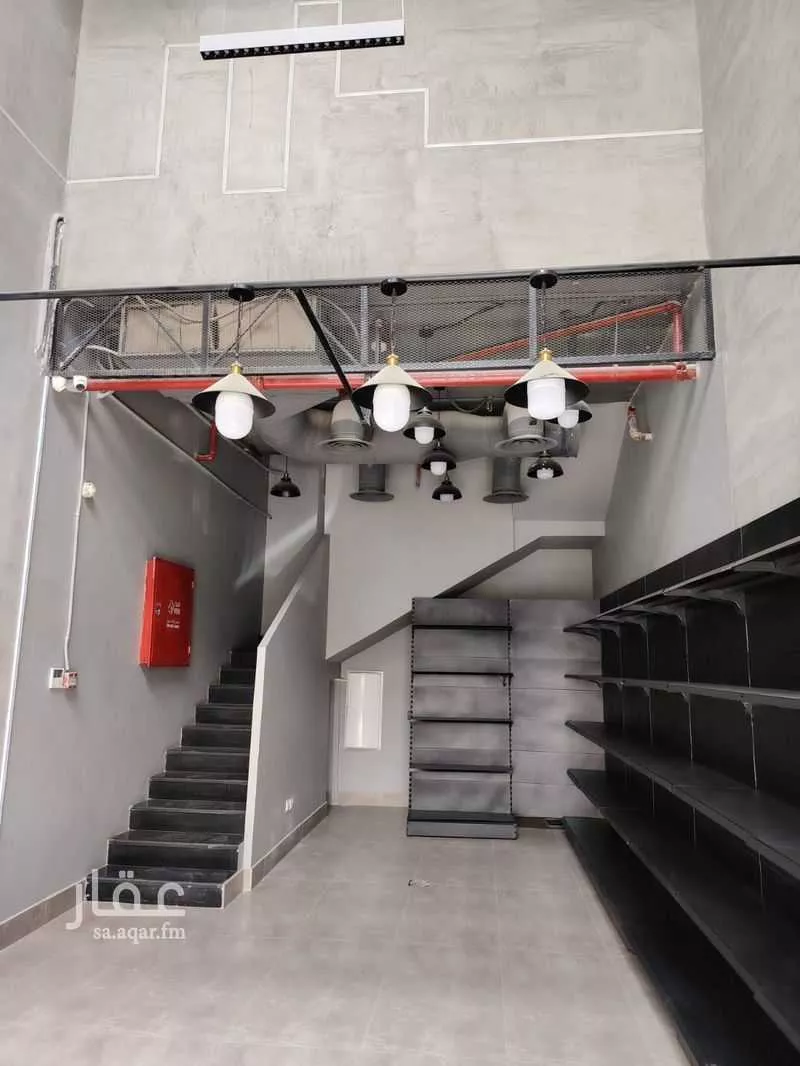 محل 900 م² في الملقا 2