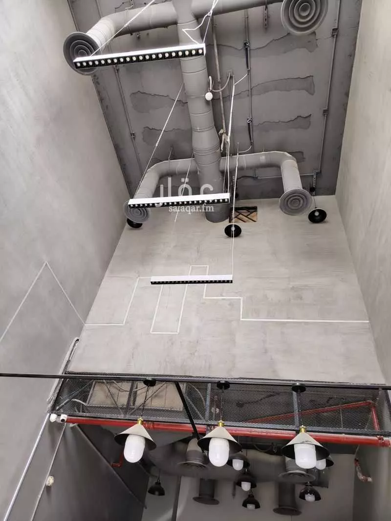 محل 900 م² في الملقا 4