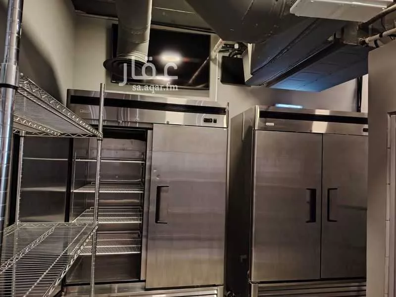 محل 900 م² في الملقا 6