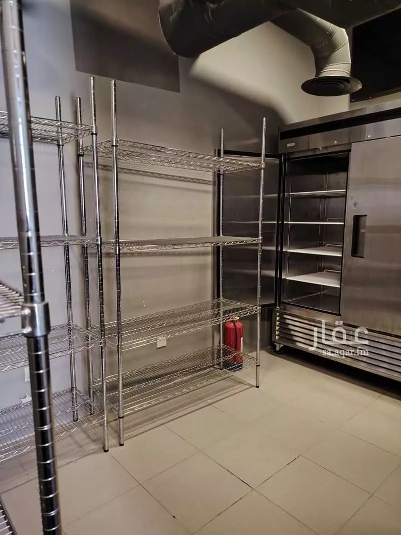 محل 900 م² في الملقا 7