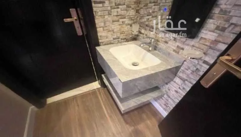 شقة 5 غرف في الريان 15