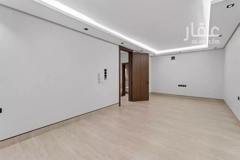 فيلا 8 غرف في طيبة 4