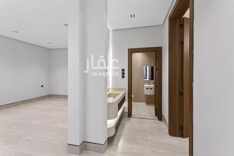 فيلا 8 غرف في طيبة 5