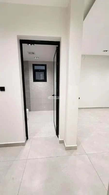 شقة 3 غرف في الحمرا 8