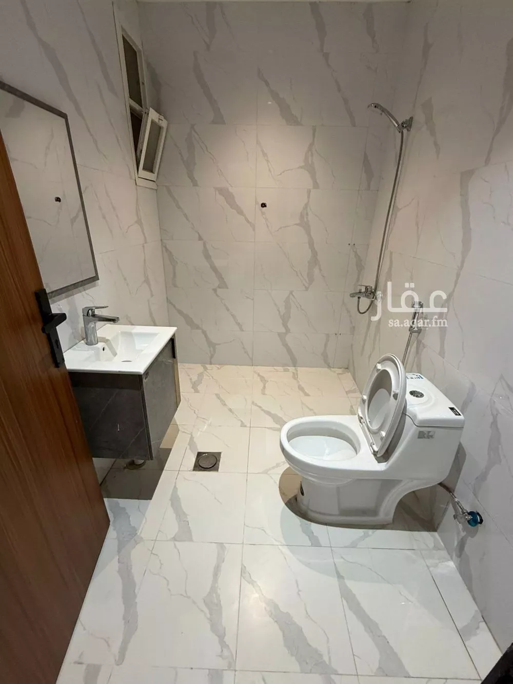 شقة 3 غرف في العقيق 3