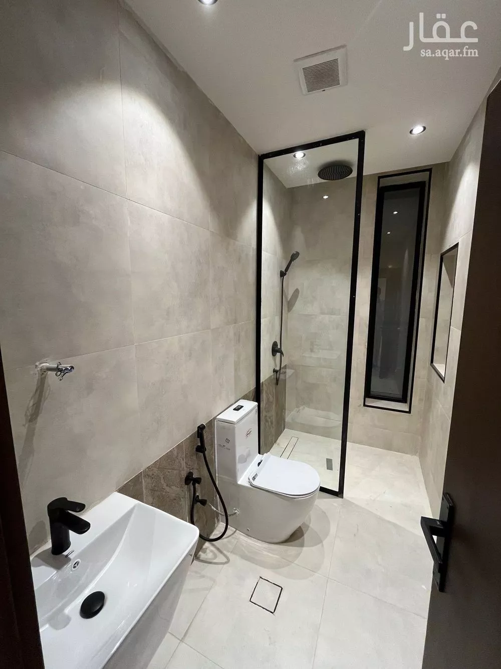 5 bedroom apartment in Al Yarmouk 18