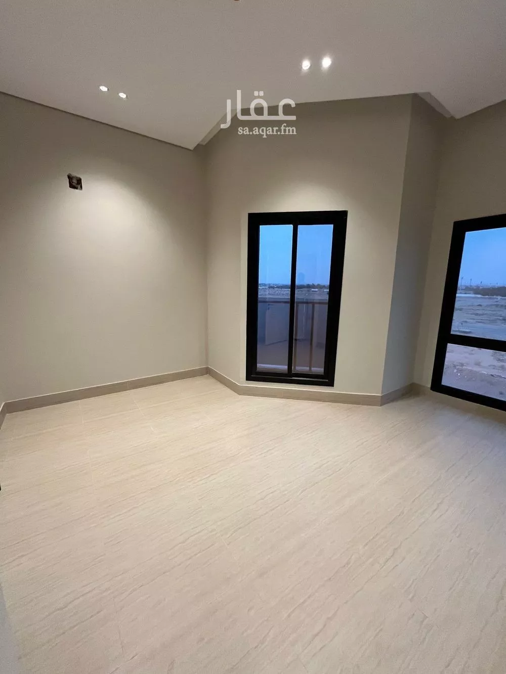 شقة 3 غرف في الرمال 10