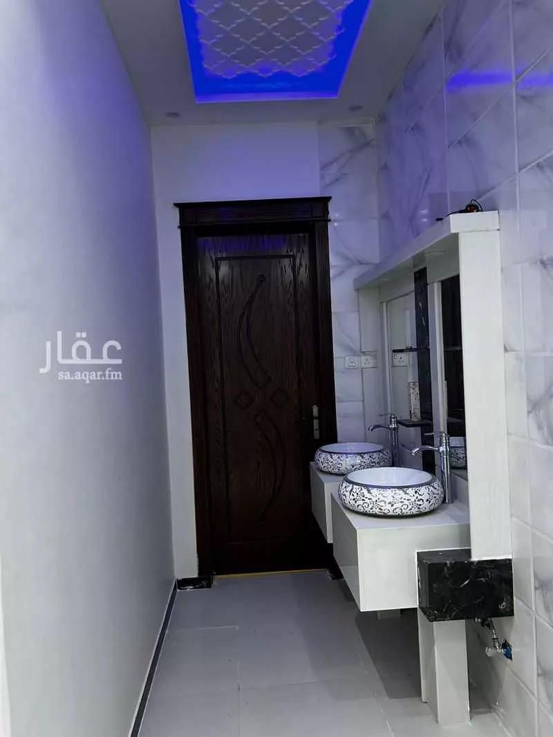 3 bedroom floor in Al Janadriyah 2