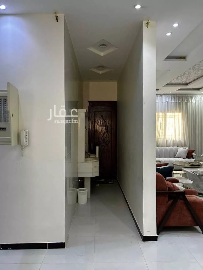 3 bedroom floor in Al Janadriyah 6