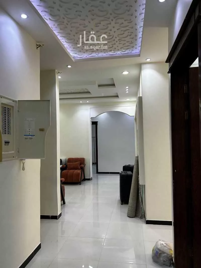 3 bedroom floor in Al Janadriyah 8