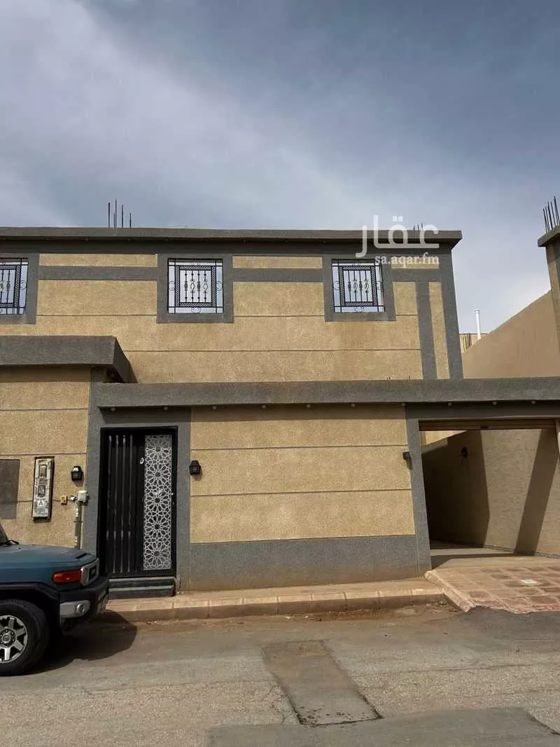 3 bedroom floor in Al Janadriyah 10