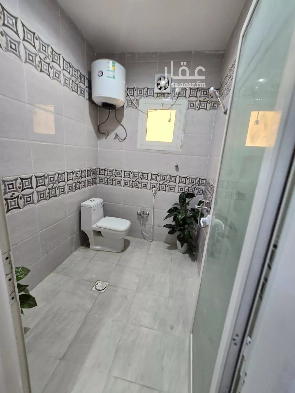 شقة 5 غرف في النور 20