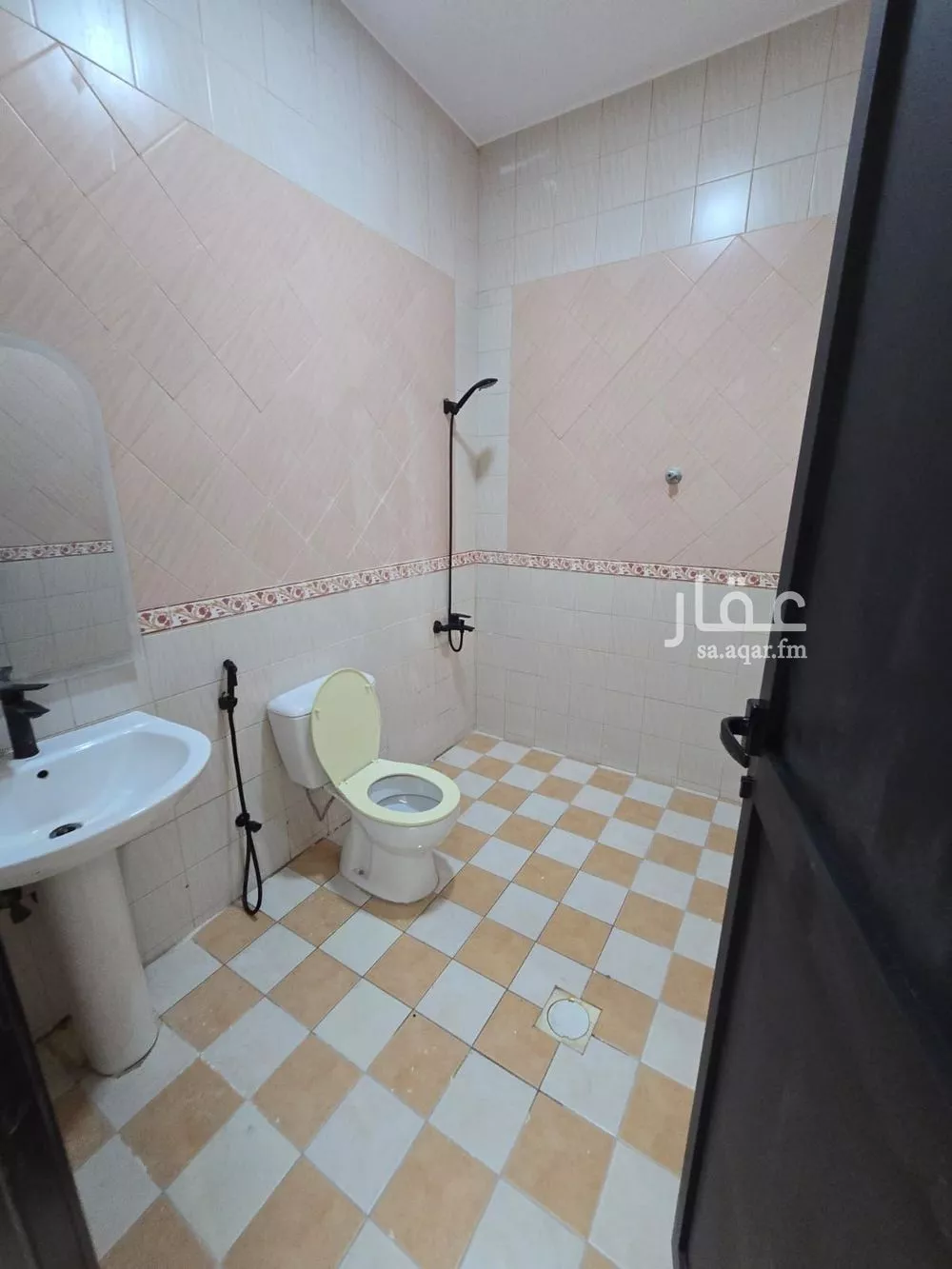 شقة 4 غرف في طيبة 13