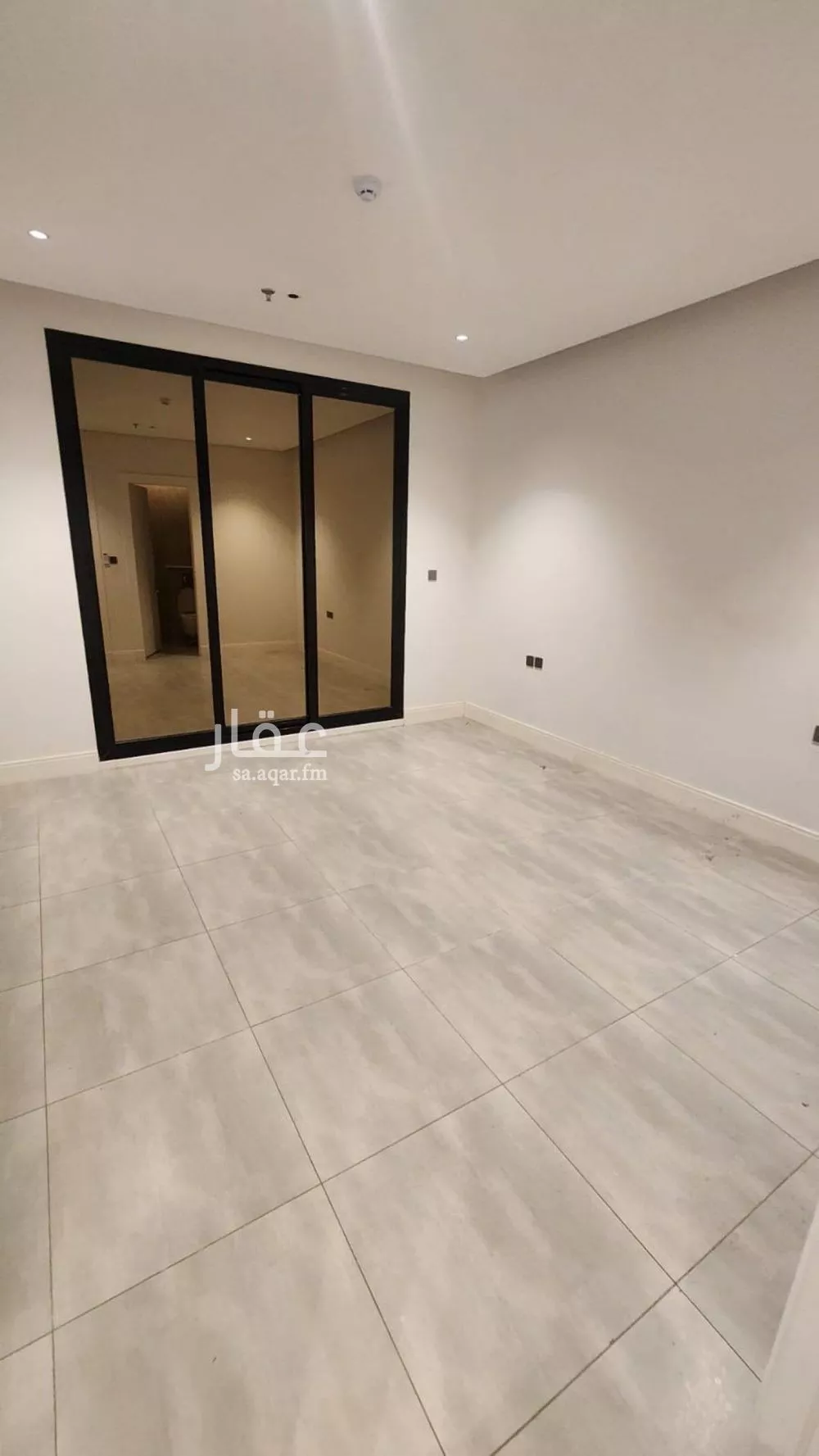 شقة 3 غرف في الملقا 4