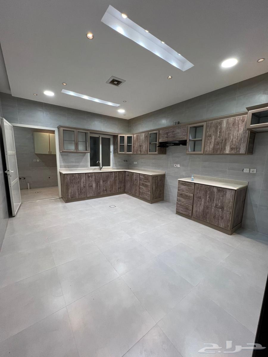 شقة 4 غرف في النايفية 12