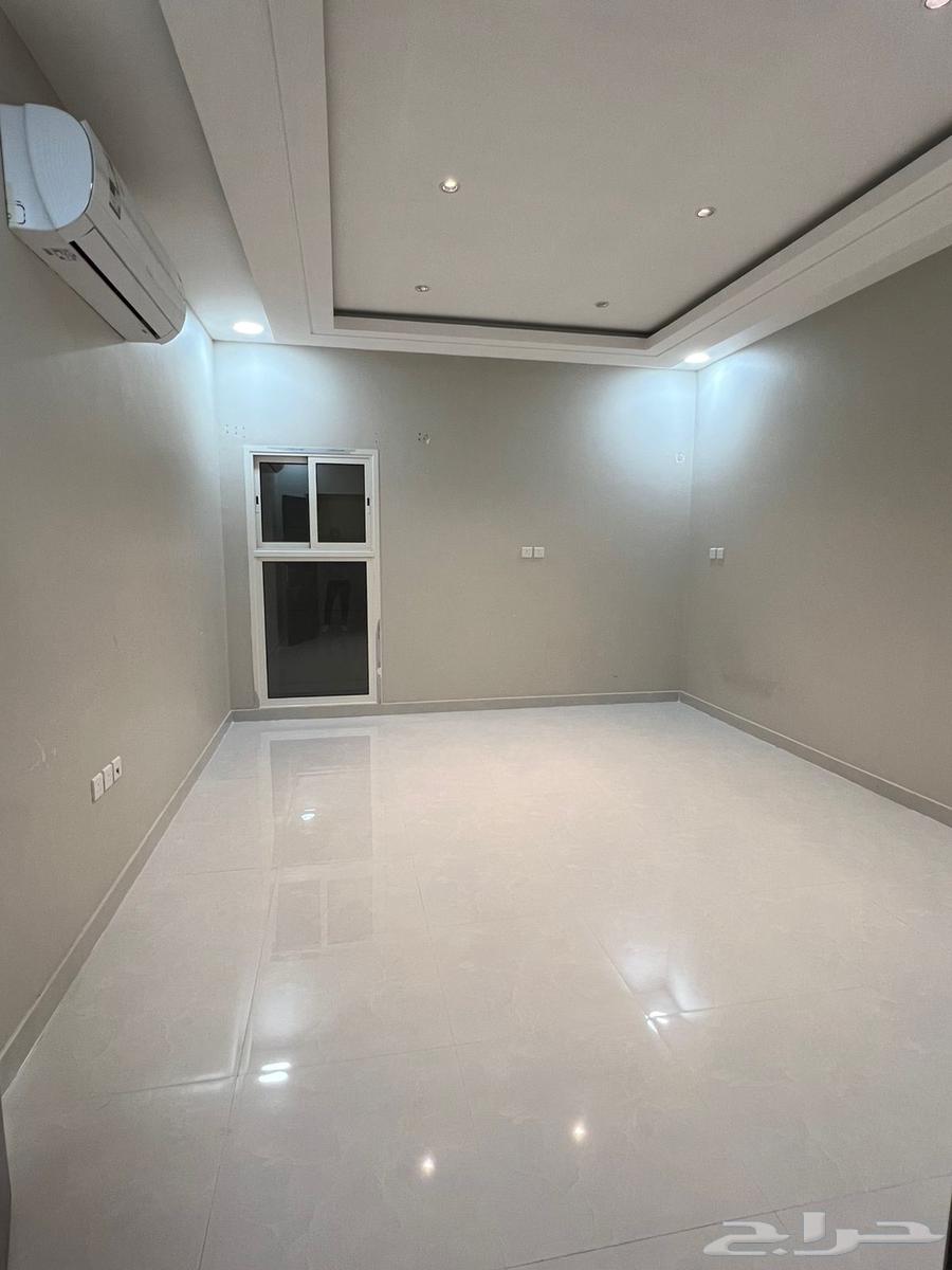 شقة 4 غرف في النايفية 8
