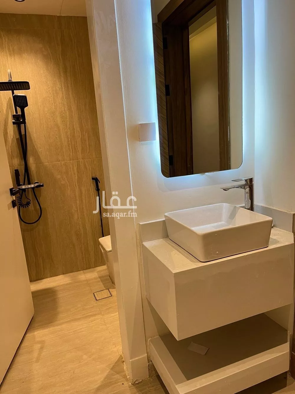 شقة 5 غرف في عكاظ 12