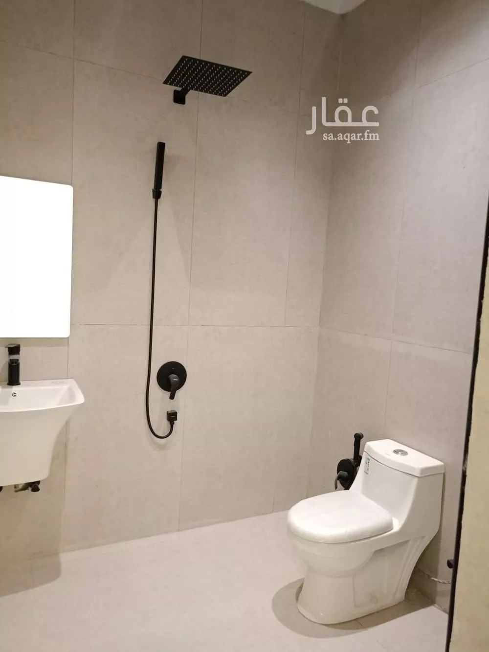 فيلا 3 غرف في الجنادرية 8