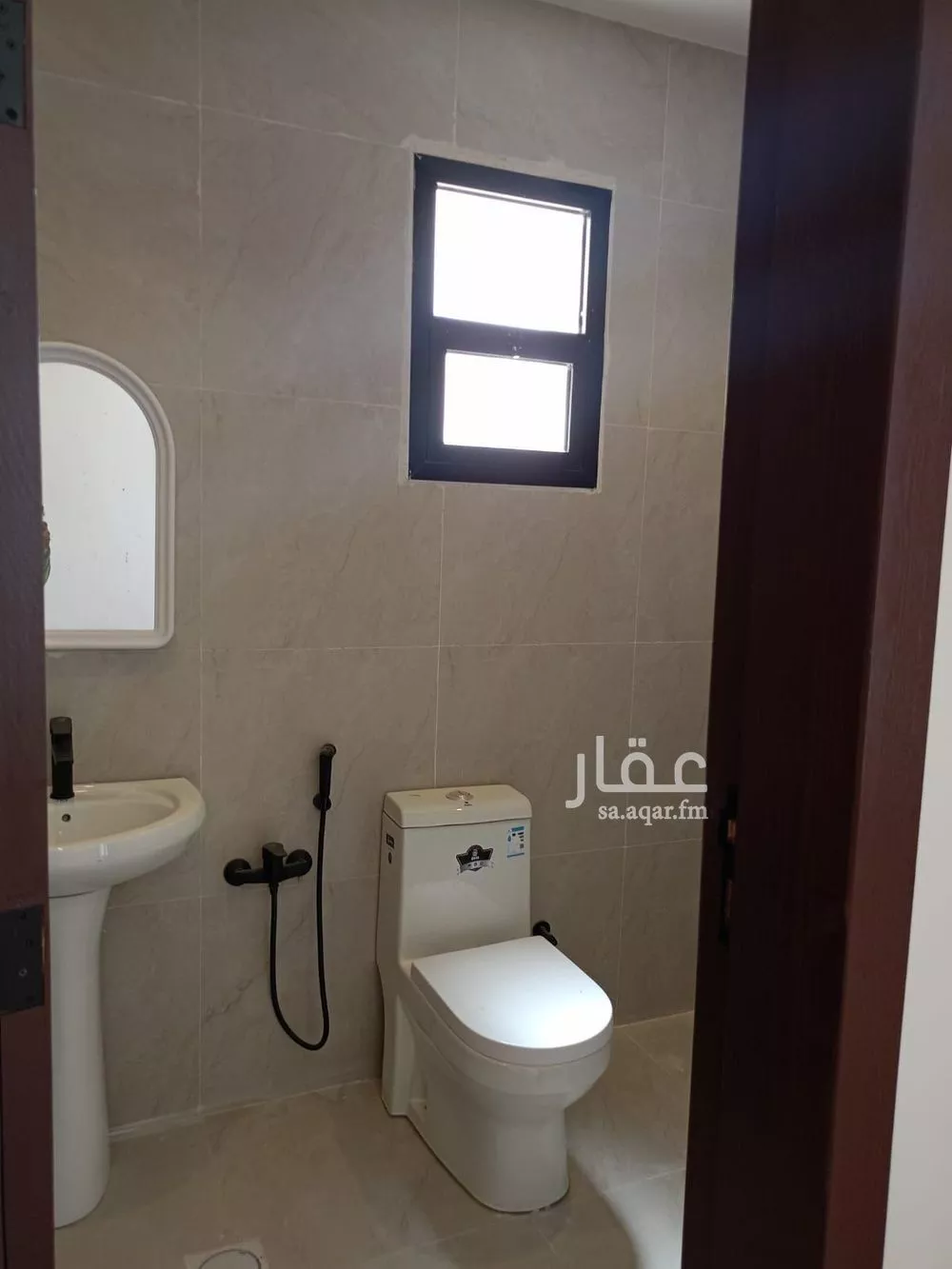 فيلا 4 غرف في الجنادرية 8