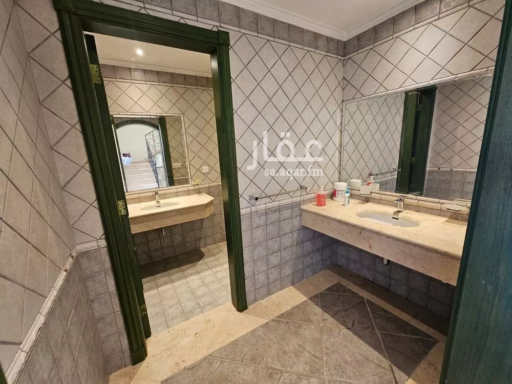 فيلا 7 غرف في الزمرد 10