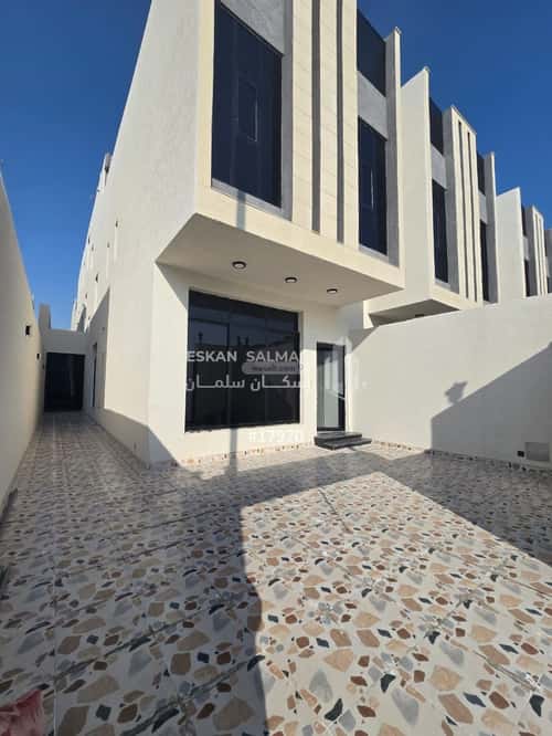 8 bedroom villa in Al Amwaj 7
