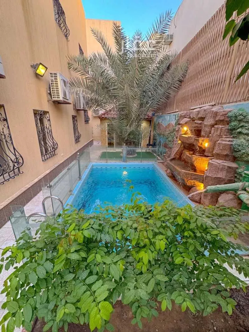 فيلا 6 غرف في العزيزية 2
