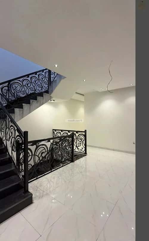 6 bedroom villa in Al Amwaj 8