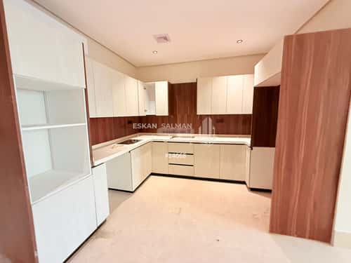 5 bedroom apartment in Al Hamra 4