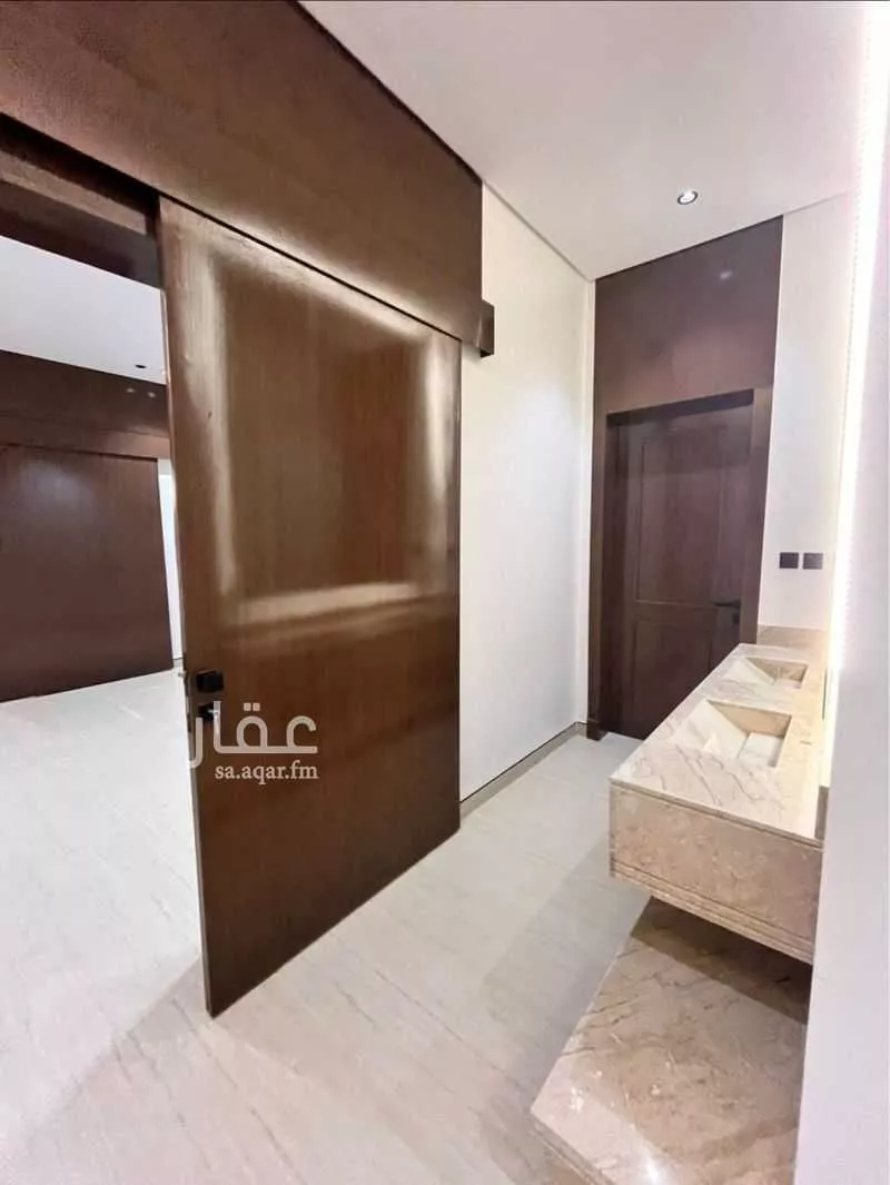 4 bedroom villa in Al Janadriyah 5