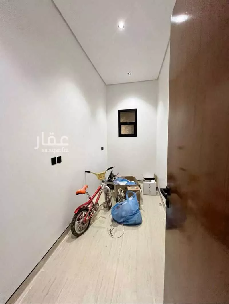 4 bedroom villa in Al Janadriyah 8