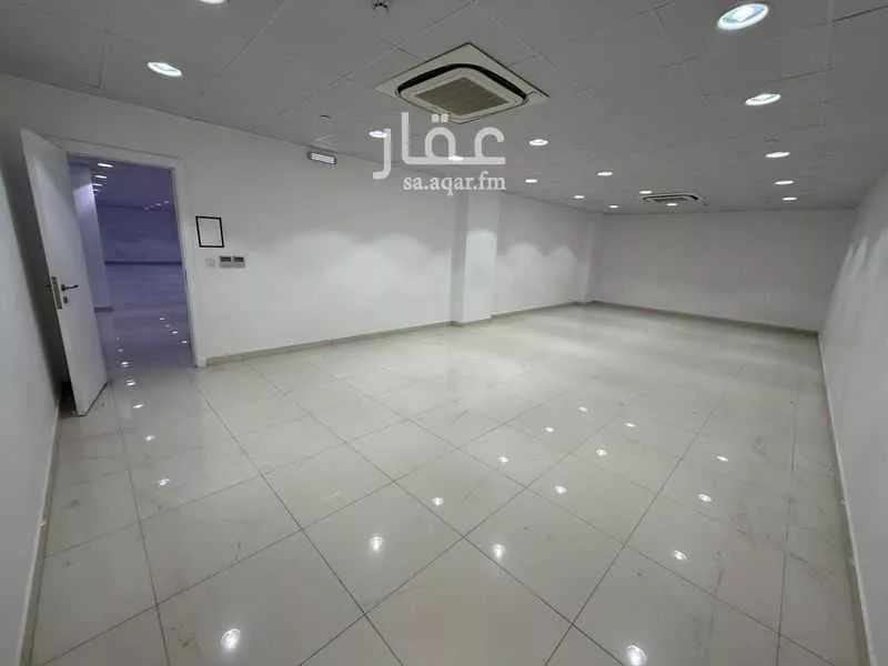 محل 990 م² في ظهرة نمار 18