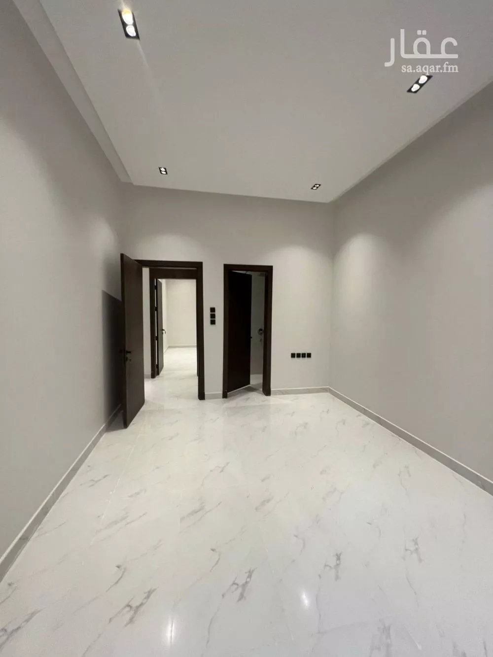 5 bedroom floor in Al Janadriyah 2