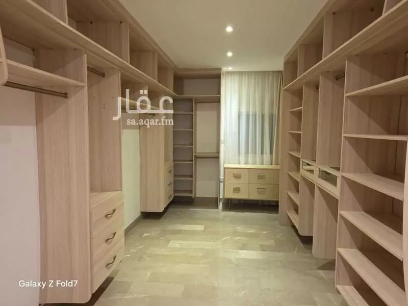 شقة 5 غرف في الروضة 2