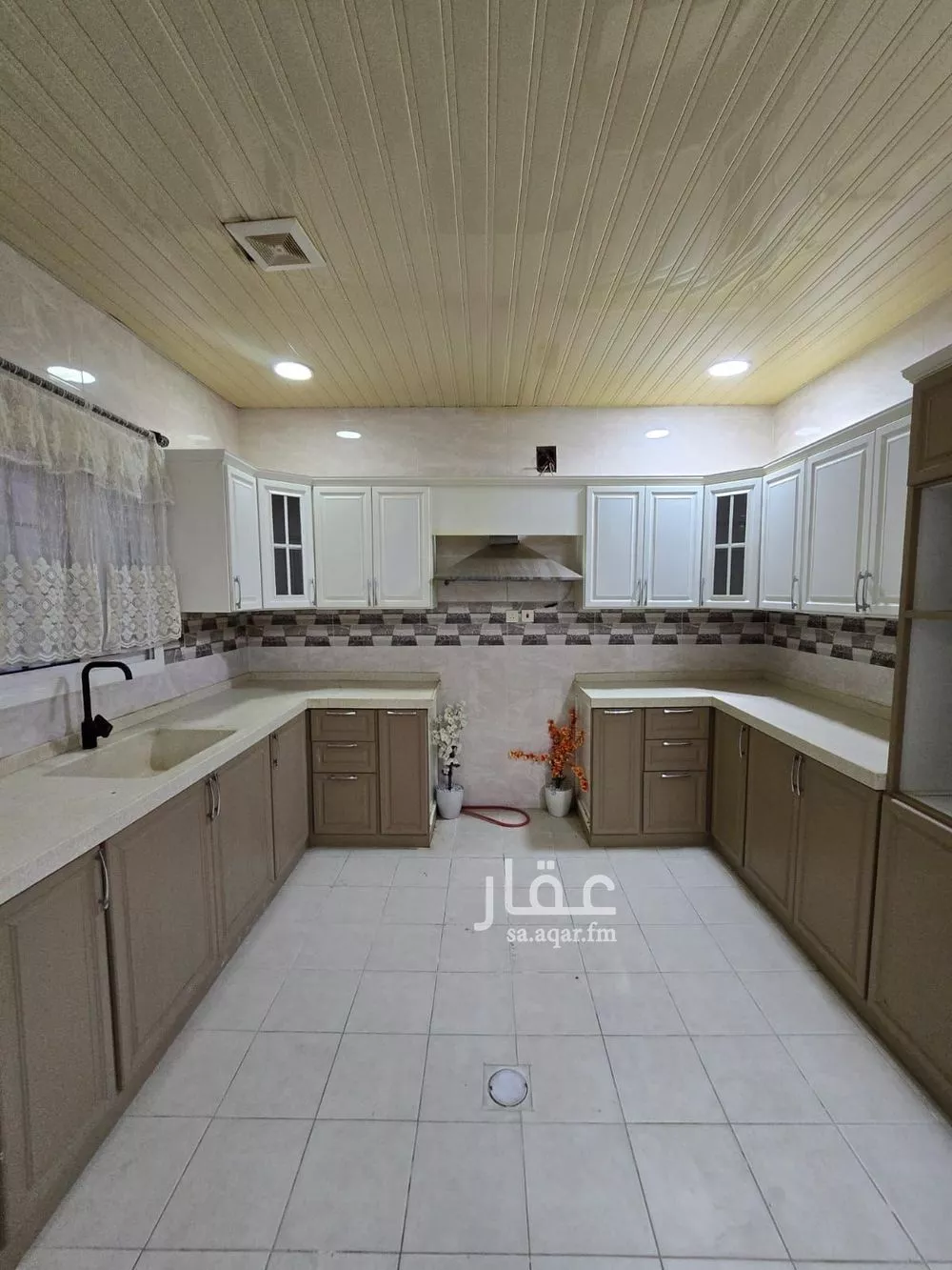 فيلا 6 غرف في ضاحية الملك فهد 14