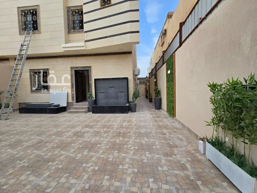 فيلا 8 غرف في ضاحية الملك فهد 4