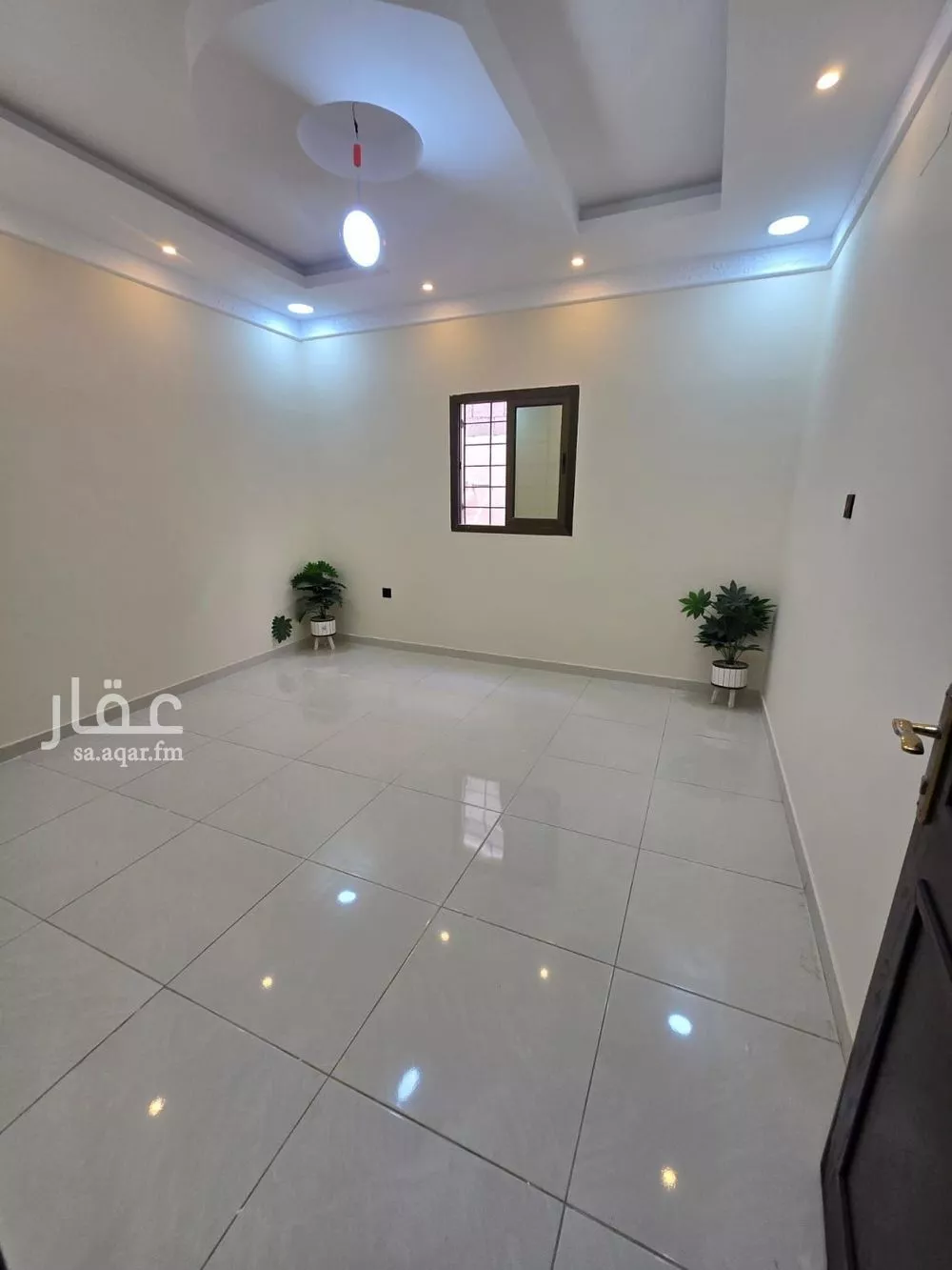 فيلا 8 غرف في ضاحية الملك فهد 5