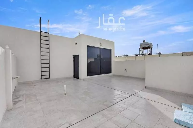 فيلا 8 غرف في طيبة 5
