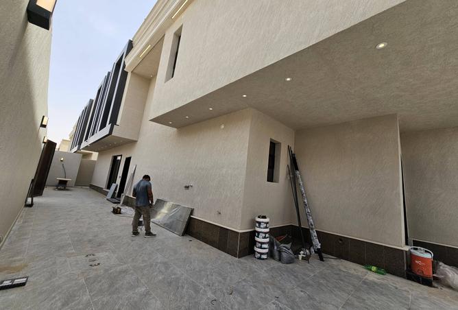 5 bedroom villa in Al Rimal 3
