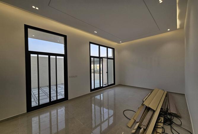 4 bedroom villa in Al Maizilah 3