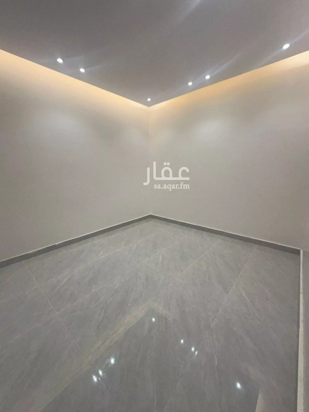 فيلا 5 غرف في عكاظ 11