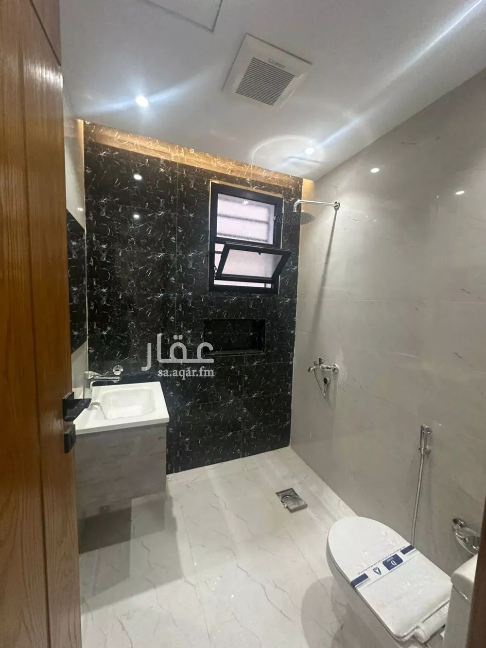 فيلا 5 غرف في عكاظ 16