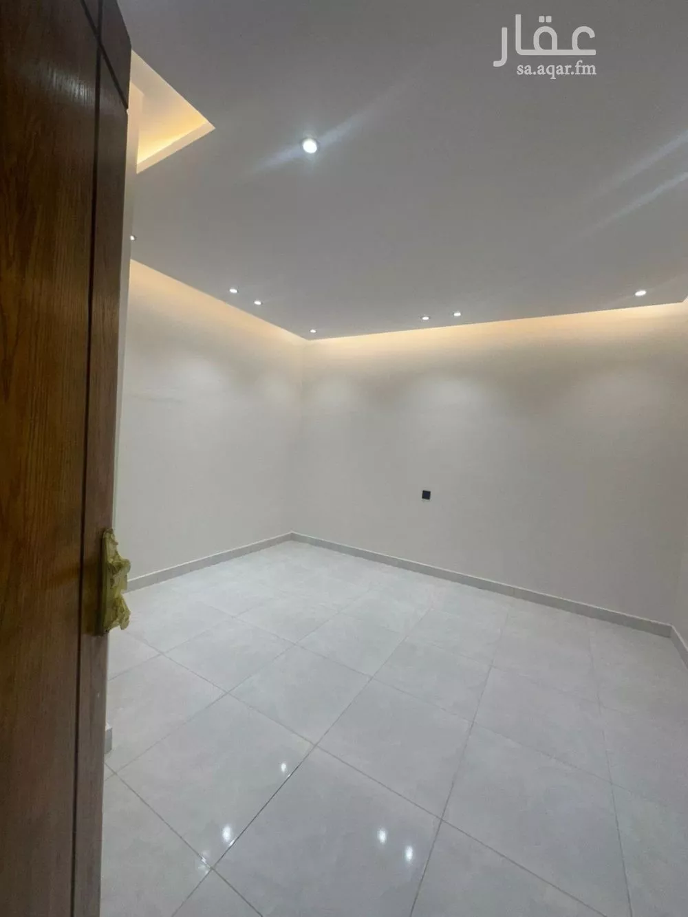 فيلا 5 غرف في عكاظ 8